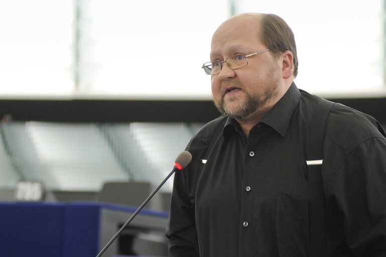 Portraits in the Hemicycle of Mitro REPO