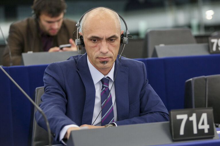 Zdjęcie 7: Razvan POPA in plenary session week 46 2017 in Strasbourg