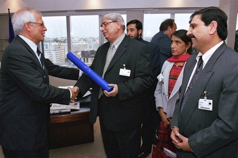 EP President meets with the President of Pakistan.