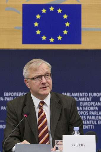 Fotografie 7: Press Conference of the Vice President of the EC Economic and Monetary Affairs and the Euro