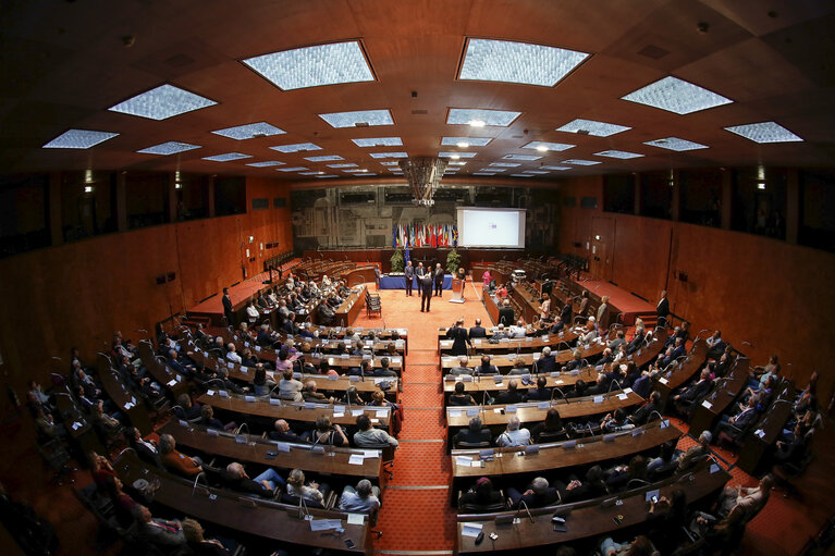 Zdjęcie 2: Ceremony for the distribution of medals to staff with 25 years of service