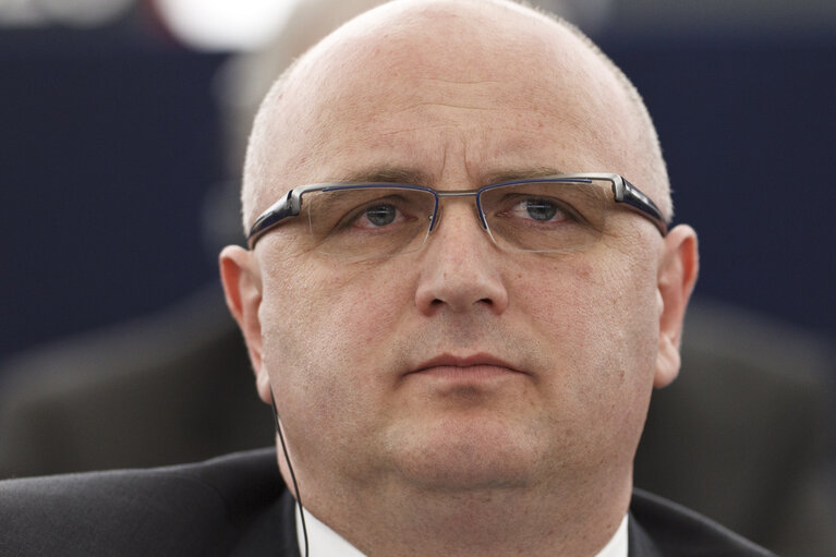 Fotografija 5: MEP Bogdan Marcinkiewicz attends the Plenary Session in the hemicycle in Strasbourg