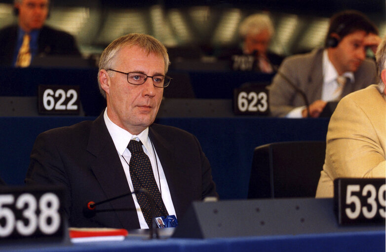 Fotografija 1: Henrik Dam KRISTENSEN in plenary session in Strasbourg.