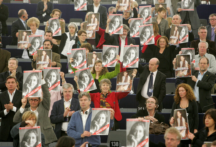 Suriet 1: Demonstration for the liberation of Ingrid Betancourt and other hostages in Colombia during the pelenary session of the EP in Strasbourg.