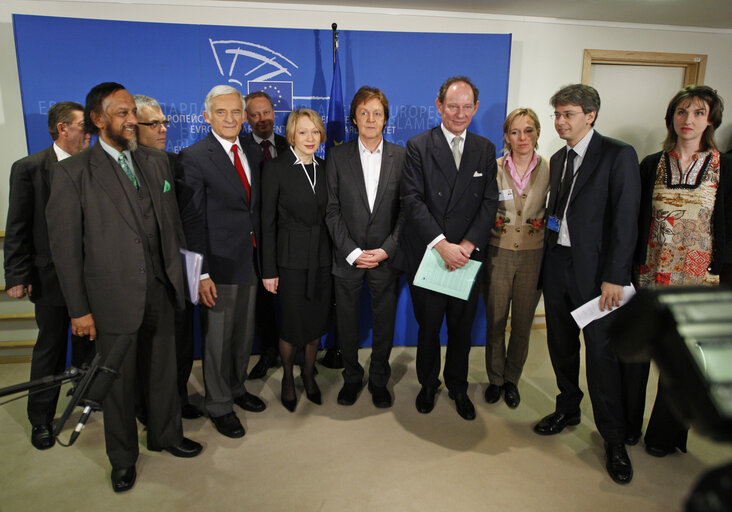 Foto 1: Press conference on Global Warming and Food Policy: Less Meat - Less Heat.