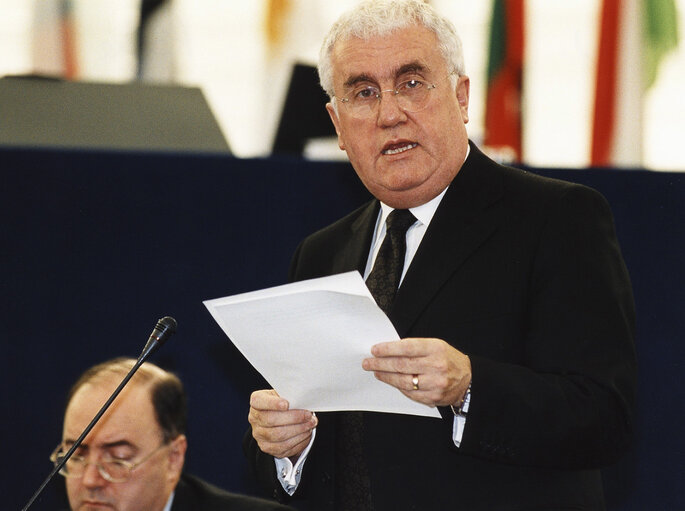 Fotografi 1: Dick ROCHE in plenary session in Strasbourg.