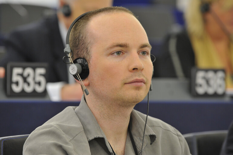 Снимка 6: Paul MURPHY in plenary session in STRASBOURG