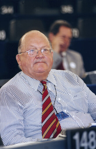 Foto 1: Jean Luc DEHAENE in Plenary session in Strasbourg.