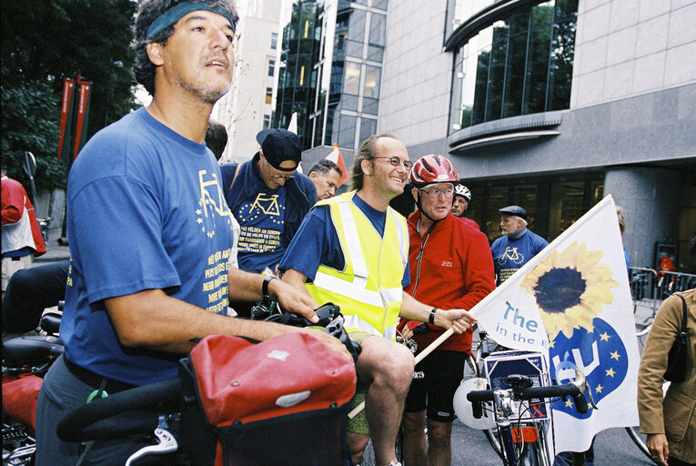 Fotogrāfija 30: Start of a bicycle ride for more bikes in Europe organised by the Greens-EFA  group