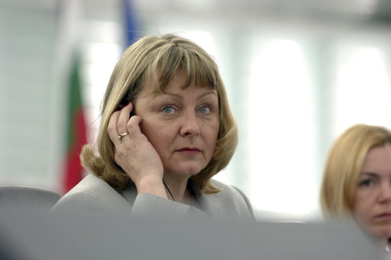 Zdjęcie 1: EP Vice-President Sylvia-Yvonne KAUFMANN presides over a plenary session in Strasbourg