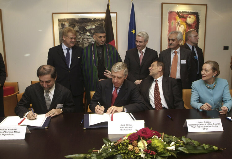 Photo 7 : Visit of the President of Afghanistan to the EP for the signature of a joint EU-Afghan declaration.