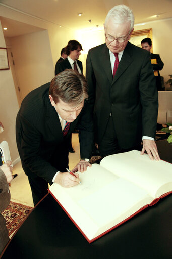 Photo 4 : EP President meets with the Speaker of Czech Parliament .