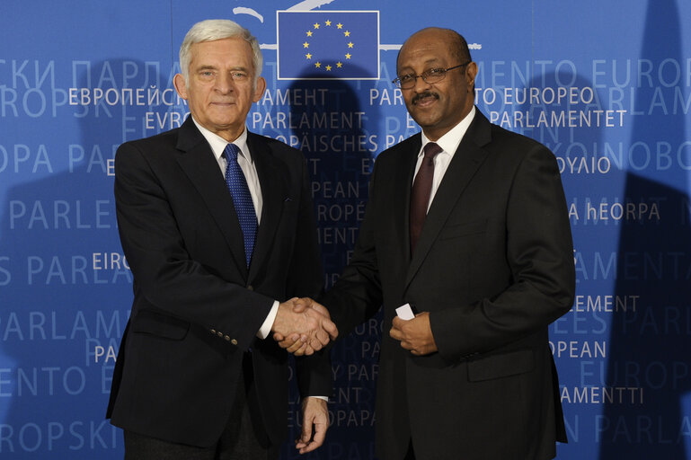 Photo 1: EP President Jerzy BUZEK meets Mohammed Sulieman AHMED, ambassador of the State of Eritrea