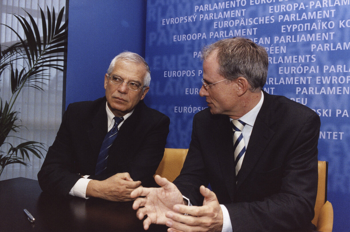 Signature LEX with the EP President and the Dutch Minister for European Affairs.