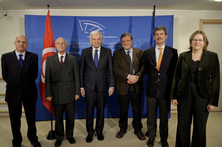 EP president Jerzy BUZEK receives Ahmed OUNAIES, Tunisian Minister of Foreign Affairs.