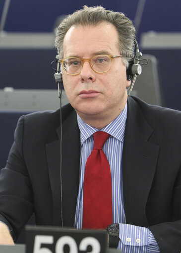 Fotografi 6: MEP Giorgios KOUMOUTSAKOS in plenary session - Week 06 2013