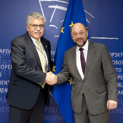 Снимка 2: Martin SCHULZ - EP President meets with David PLUNKETT, Ambassador of Canada.
