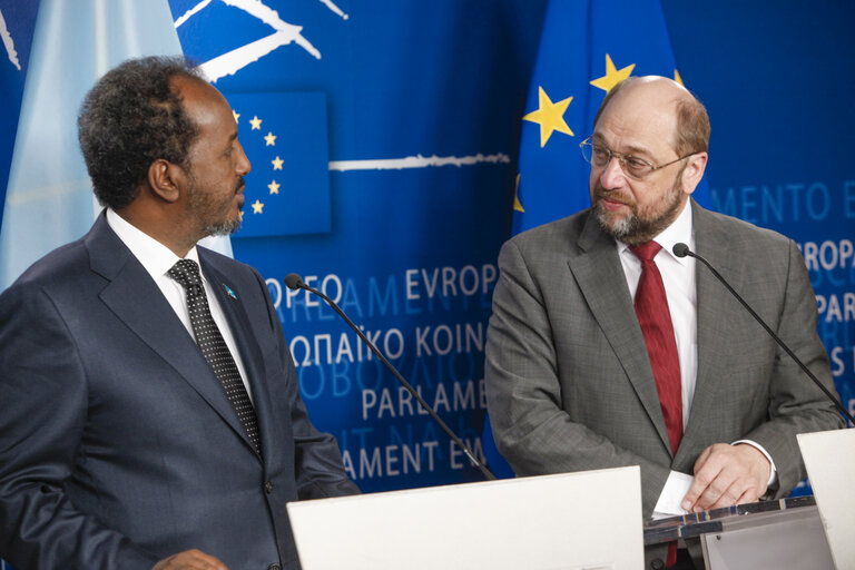 Foto 3: Martin SCHULZ EP President meets with Hassan SHEIKH MOHAMUD, President of Somalia. Press point.