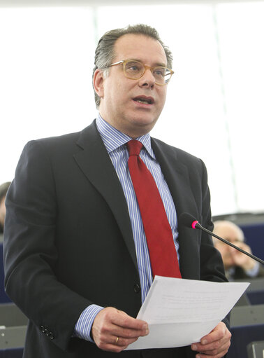 Fotografie 2: MEP Giorgios KOUMOUTSAKOS in plenary session - Week 06 2013