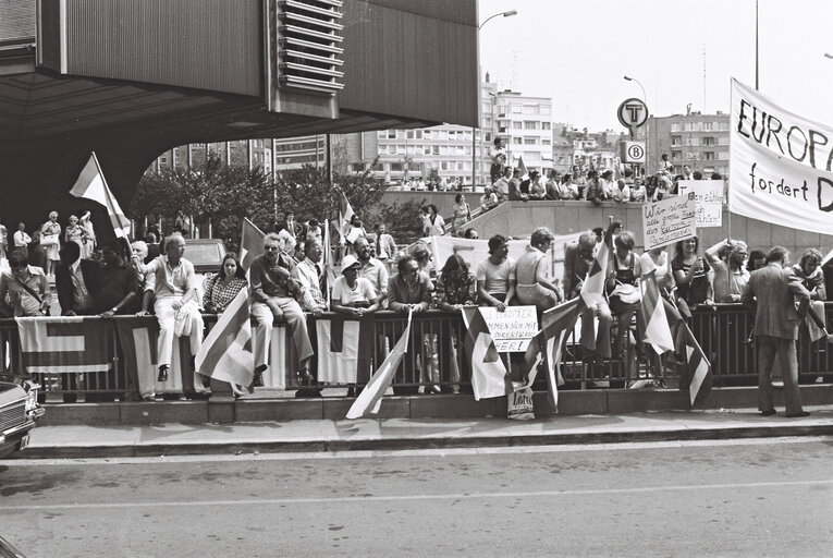 Fotografie 9: Demonstration in support of European elections outside a meeting of the European Council in Brussels