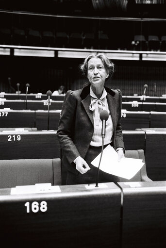 Fotografie 32: The MEP Katharina FOCKE  during a session in Strasbourg in April 1980.