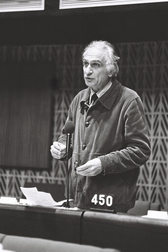 Fotografia 6: The MEP Marco PANNELLA during a session in Strasbourg on March 1980.