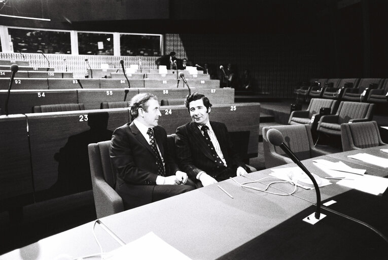 Foto 6: The delegue Charles McDONALD during the European Parliament presidential election.