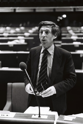 Fotografija 6: The MEP Bouke BEUMER during a session in Strasbourg in March 1980.