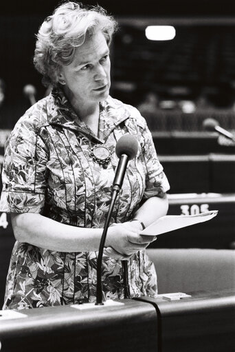 Fotografie 10: The MEP Elaine KELLET-BOWMAN during a session in Strasbourg on April 1980.