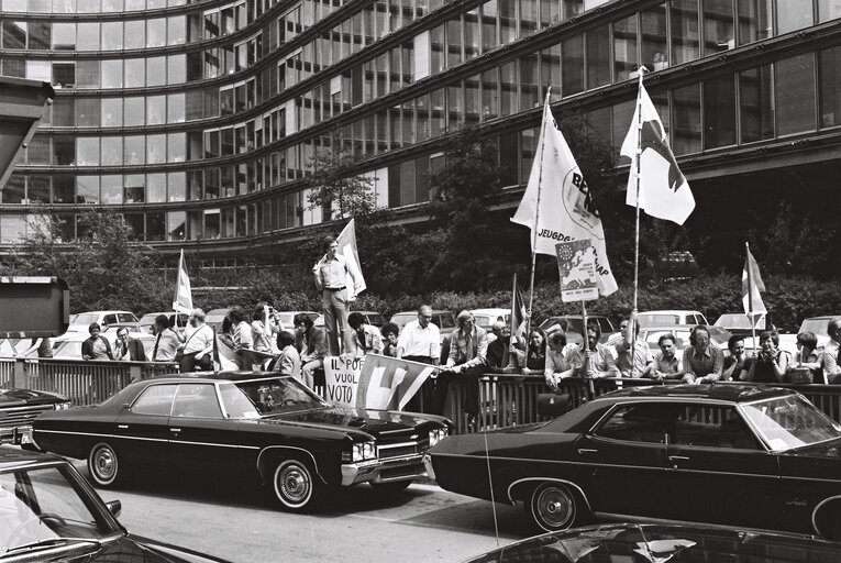 Fotografie 6: Demonstration in support of European elections outside a meeting of the European Council in Brussels