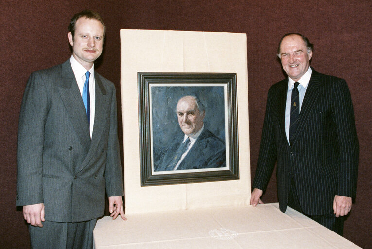 Photo 5: Ceremony for the unveiling of the portrait painting of the former EP President.