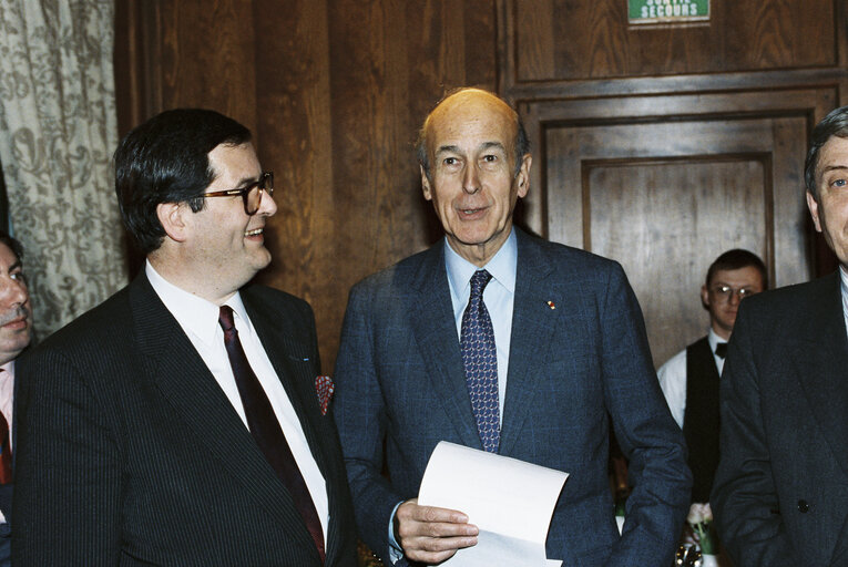 Fotografia 2: Meeting with the President of the French UDF party.