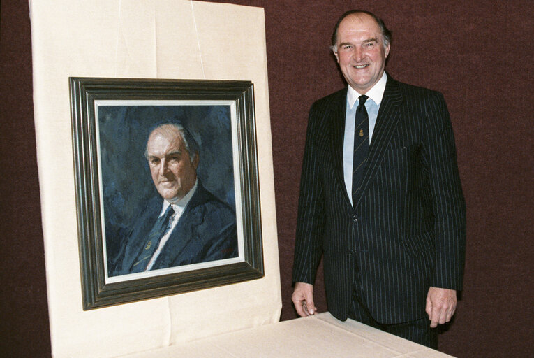 Photo 4: Ceremony for the unveiling of the portrait painting of the former EP President.