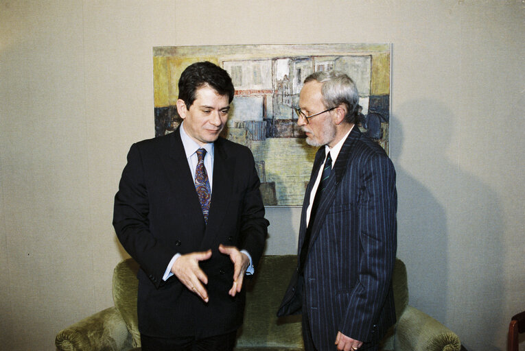 Fotografie 15: Visit of the West- German Chancellor and of the first democratically elected Prime Minsiter of East Germany to the EP.