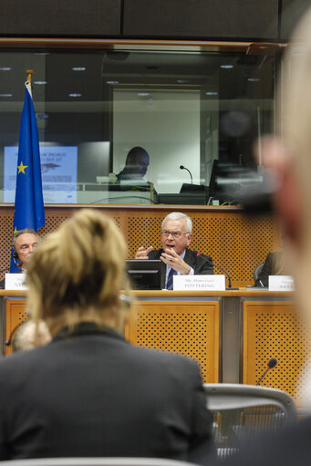 Foto 13: Debate: Europe must step up to the challenge