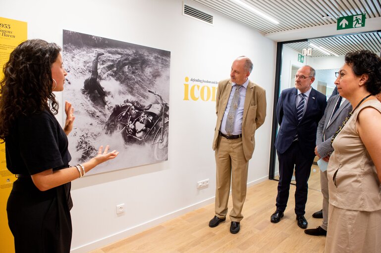 Fotografie 5: Opening of the new Info Hub of the European Parliament, hosting a World Press Photo temporary exhibition, in Brussels