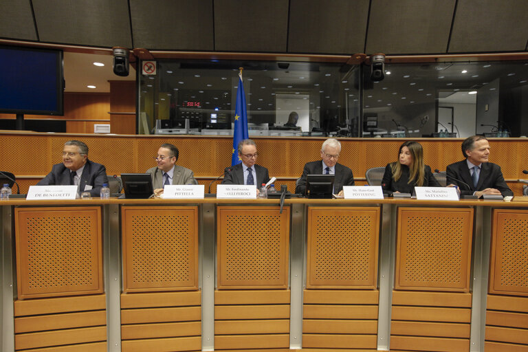 Foto 32: Debate: Europe must step up to the challenge