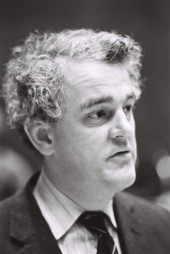 Portraits of Tam DALYELL in a Luxembourg session