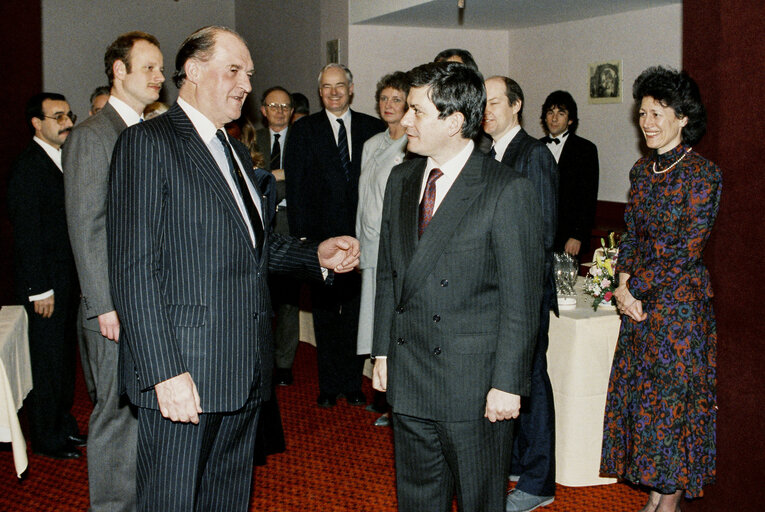 Photo 1: Ceremony for the unveiling of the portrait painting of the former EP President.