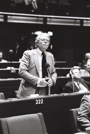 Fotografie 4: The MEP Charles JOSSELIN during a session in Strasbourg in  March 1980.