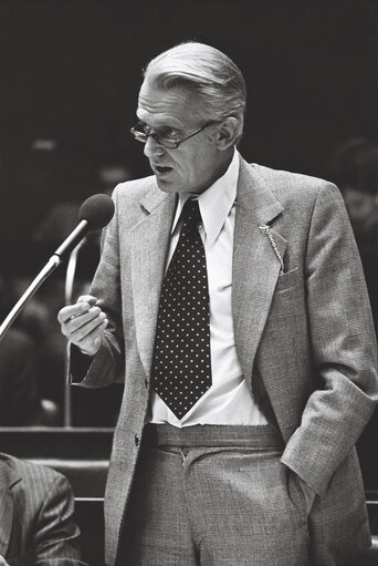 Fotografija 2: Member of the European Commission Finn GUNDELACH during a session in Luxembourg on July 1977.