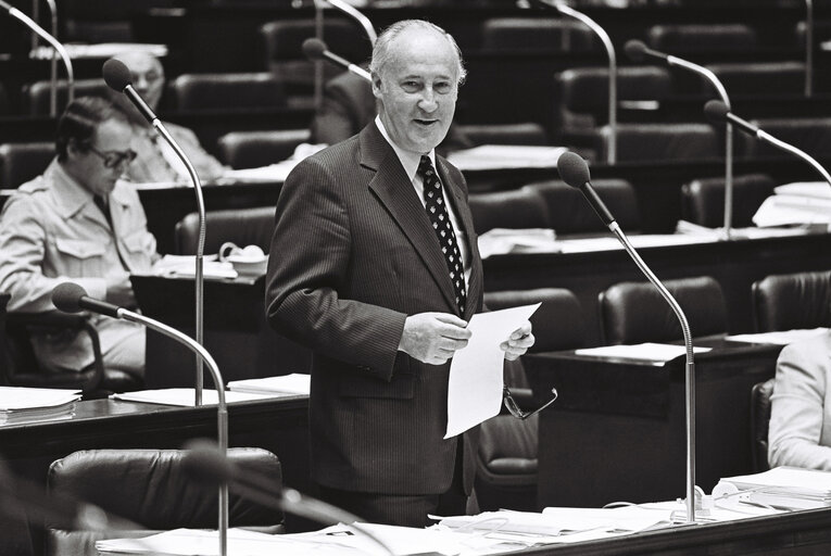 Fotografija 8: The delegue Ernst MULLER-HERMANN during a session in Luxembourg in July 1977.