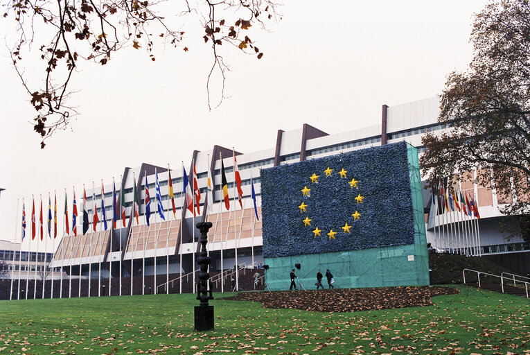 Flag of flowers in front of the EP in Strasbourg in 1988.