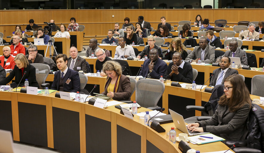 Fotografie 3: Conference-Debate Mali: Comment gagner la paix