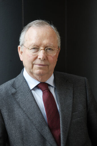 Foto 6: MEP Antonio CORREIA DE CAMPOS at the European Parliament in Brussels