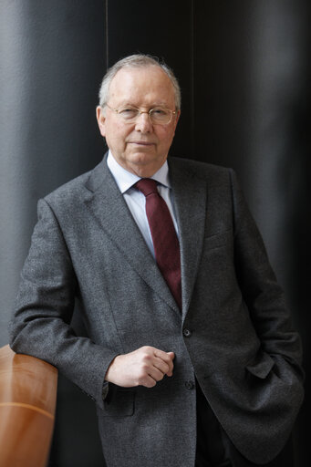 Fotografie 7: MEP Antonio CORREIA DE CAMPOS at the European Parliament in Brussels