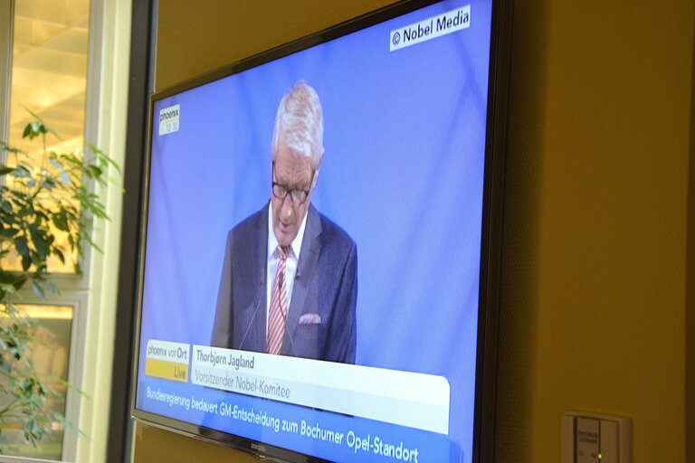 Photo 3 : Nobel peace prize banners in Munchen, Germany