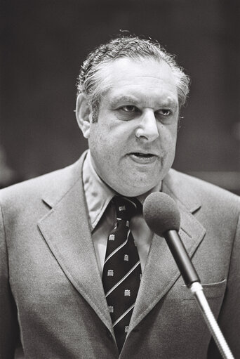 Foto 28: United Kingdom Minister of State for Agriculture, Fisheries and Food John SILKIN during a session in Luxembourg in March 1977.