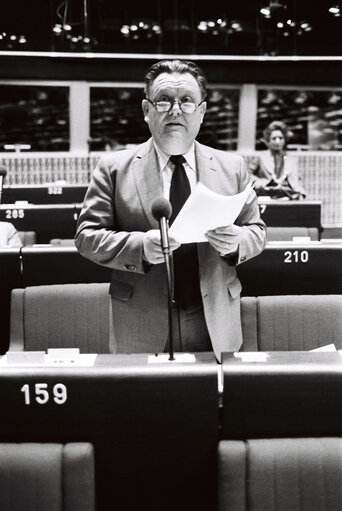 Fotografie 39: The MEP Louis BAILLOT during a session in Strasbourg on April 80.