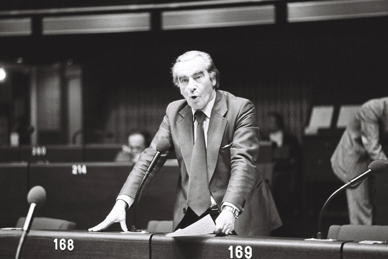 Foto 13: Sean Michael BROSNAN, Member of the European Parliament, during a session in Strasbourg in February 1978.